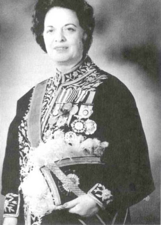 فرخ رو پارسا اولین وزیر زن
